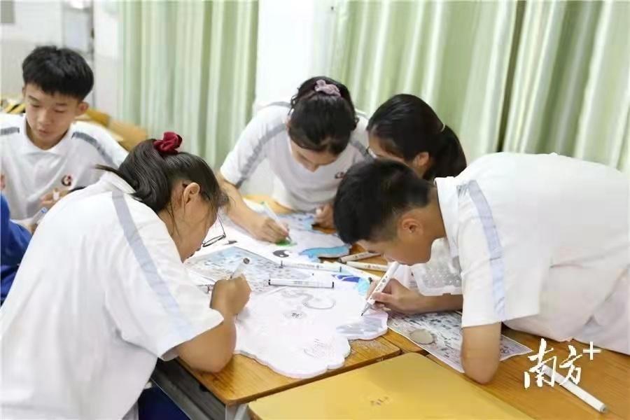 2025免费资料精准一码,探索未来教育之路，2025免费资料精准一码的力量