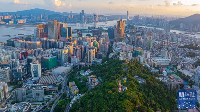 2025年澳门大全免费,澳门，一个充满活力和魅力的城市，一直以来都是旅游者和投资者的热门目的地。随着时代的发展，人们对于旅游体验的需求越来越高，澳门政府也在积极推进旅游业的发展，为广大游客提供更为优质的服务和体验。本文将介绍关于澳门在即将到来的2025年的全面免费政策，包括旅游、娱乐、文化等方面的内容。